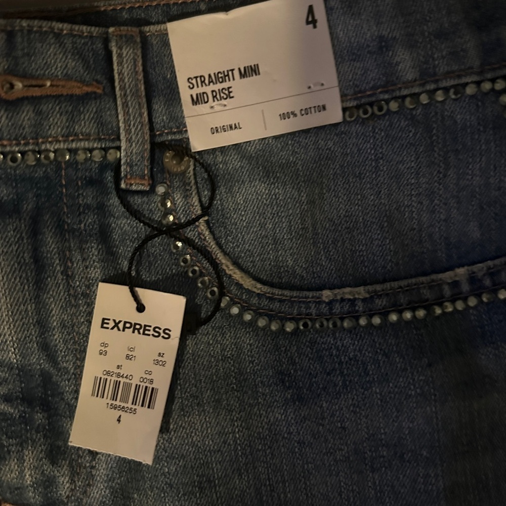 Express straight, midrise jean mini skirt size 4 NWT - Picture 2 of 4